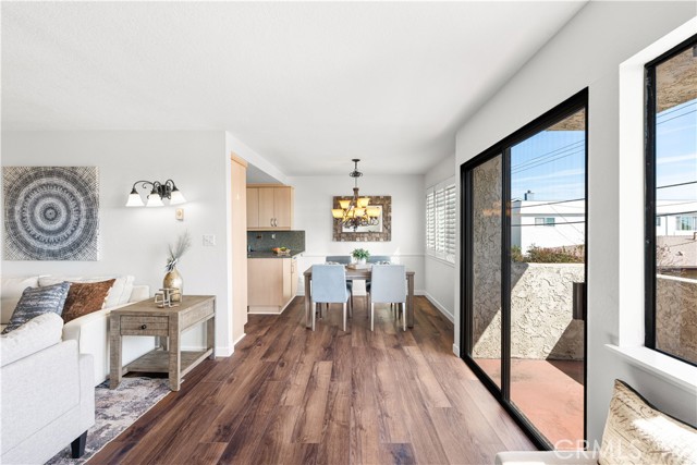 Detail Gallery Image 5 of 24 For 106 N Western #205,  San Pedro,  CA 90732 - 2 Beds | 2 Baths