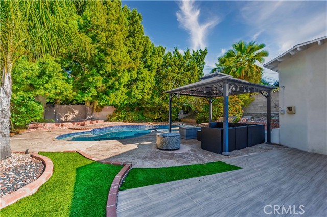 Detail Gallery Image 18 of 26 For 21711 Mulholland, Woodland Hills,  CA 91364 - 4 Beds | 2 Baths