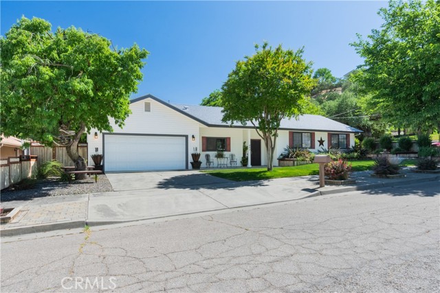 Detail Gallery Image 2 of 28 For 402 9th St, Paso Robles,  CA 93446 - 3 Beds | 2 Baths