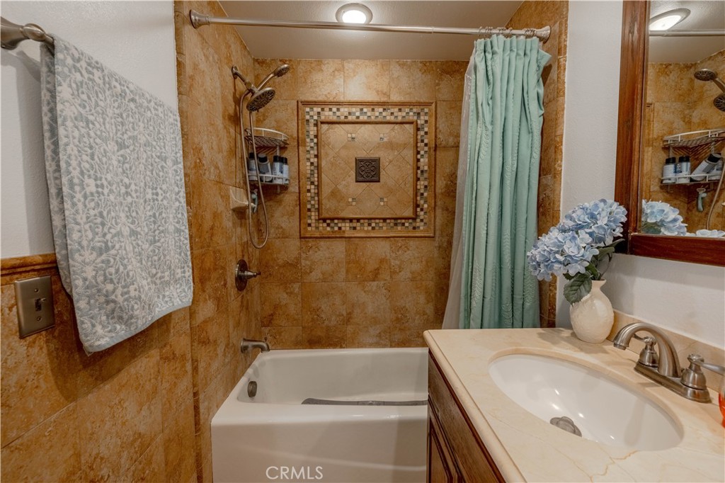 https://media.crmls.org/medias/bb089f07-7f9d-472f-9052-33aa2a89d910.jpg?preset=X-Large