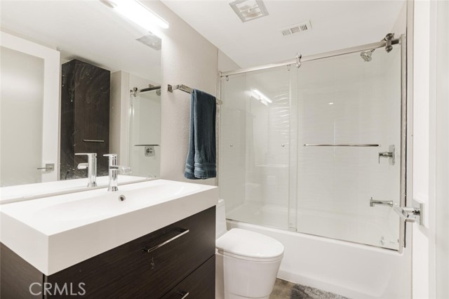 Detail Gallery Image 16 of 30 For 5510 Owensmouth Ave #109,  Woodland Hills,  CA 91367 - 2 Beds | 2 Baths