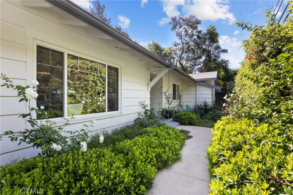 MLS #OC25159047 image #1