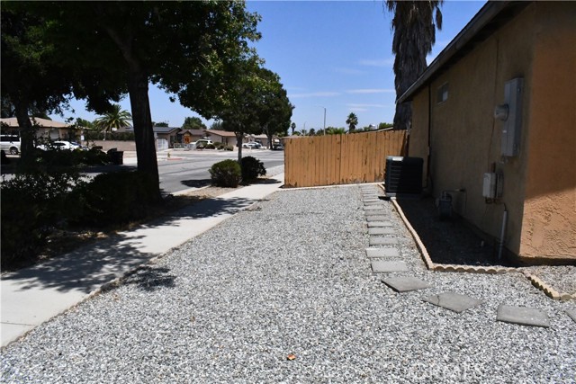 1956 Calle Arboleda, Hemet CA: https://media.crmls.org/medias/bb0bb6cb-ad3d-48f1-a882-8634b3a4b5f5.jpg