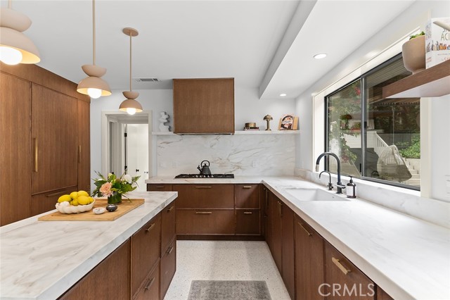 6360 E Vera Crest Drive, Long Beach CA: https://media.crmls.org/medias/bb0c26d7-50af-4e71-ab5d-528405a4280a.jpg