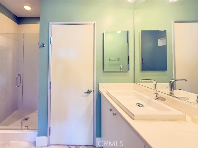 909 E Santa Ana Boulevard, Santa Ana CA: https://media.crmls.org/medias/bb0cb16c-d2a9-49c9-86b8-2205013db725.jpg