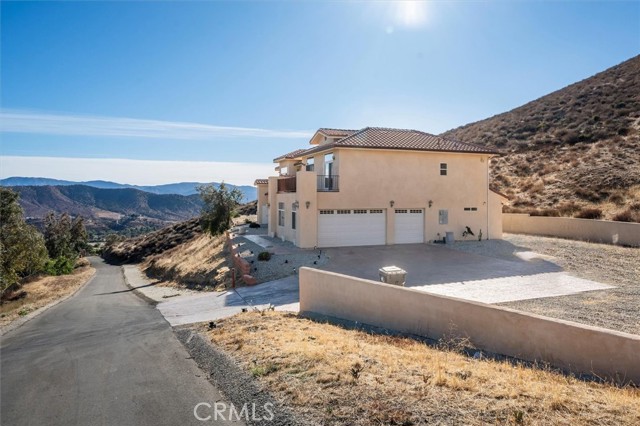 9455 Hierba Road, Agua Dulce, California 91390, 5 Bedrooms Bedrooms, ,5 BathroomsBathrooms,Single Family Residence,For Sale,Hierba,SR25008894