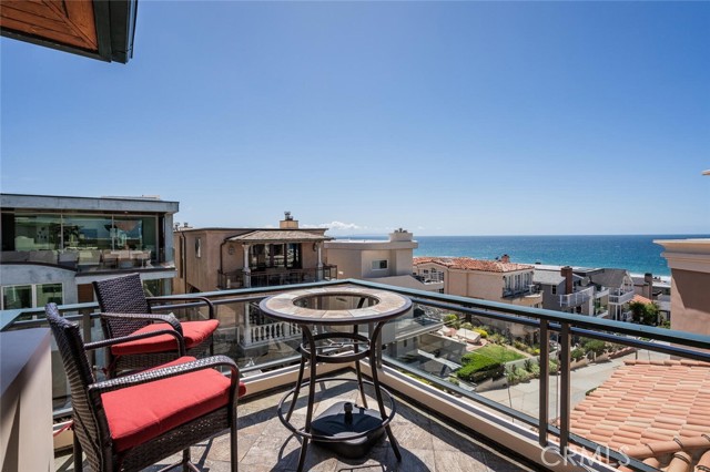 221 17th, Manhattan Beach, California 90266, 5 Bedrooms Bedrooms, ,6 BathroomsBathrooms,Residential,For Sale,17th,SR26091960