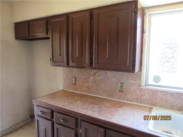 Detail Gallery Image 15 of 30 For 1410 West Stockwell, Compton,  CA 90222 - 5 Beds | 2 Baths