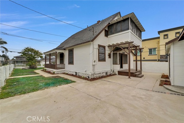 239 N San Antonio Avenue, Upland CA: https://media.crmls.org/medias/bb0d0ece-3510-4599-913d-044d9f577c49.jpg