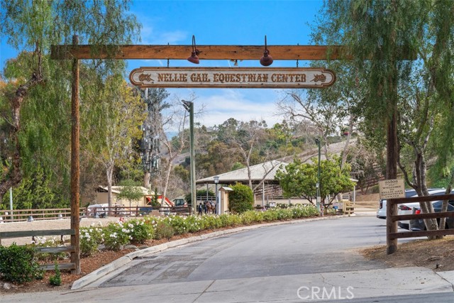 27215 Stagewood Court, Laguna Hills CA: https://media.crmls.org/medias/bb0e066e-172f-44c5-afc0-c387ee6b500e.jpg