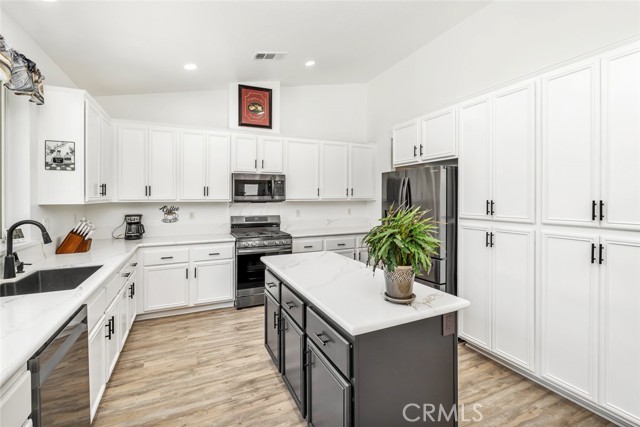 12206 Sundance Canyon Drive, Bakersfield CA: https://media.crmls.org/medias/bb0f0645-3bc5-4788-8bd6-496effb6560f.jpg