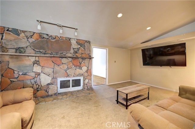 735 E Fesler Street, Santa Maria CA: https://media.crmls.org/medias/bb103e8f-d5e7-40f2-bd03-bb7afcf13996.jpg