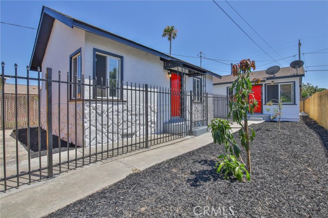 Detail Gallery Image 2 of 26 For 1250 W 87th St, Los Angeles,  CA 90044 - 2 Beds | 1 Baths