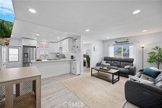Detail Gallery Image 4 of 21 For 17086 Esperanza Dr, Perris,  CA 92570 - 3 Beds | 2 Baths