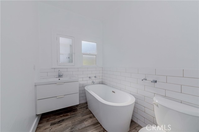 Detail Gallery Image 4 of 39 For 3015 Edgehill Dr, Los Angeles,  CA 90018 - – Beds | – Baths