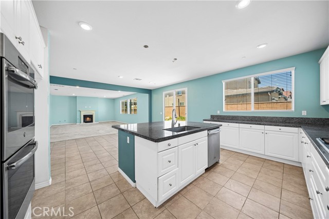 Detail Gallery Image 15 of 38 For 11877 Crossbill Way, Jurupa Valley,  CA 91752 - 5 Beds | 3 Baths