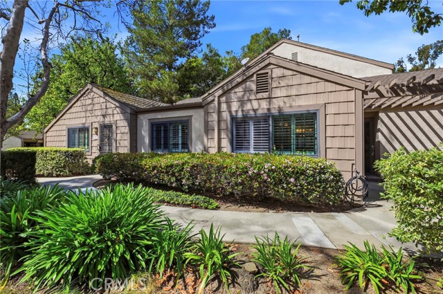 Detail Gallery Image 2 of 24 For 518 Blue Water, Fullerton,  CA 92831 - 2 Beds | 2 Baths