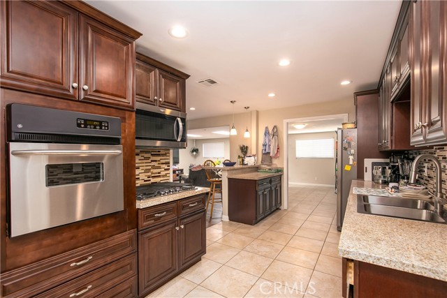 Detail Gallery Image 12 of 21 For 43743 Fern Ave, Lancaster,  CA 93534 - 3 Beds | 2 Baths