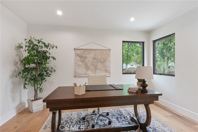Detail Gallery Image 25 of 41 For 23240 Leonora Dr, Woodland Hills,  CA 91367 - 5 Beds | 5 Baths