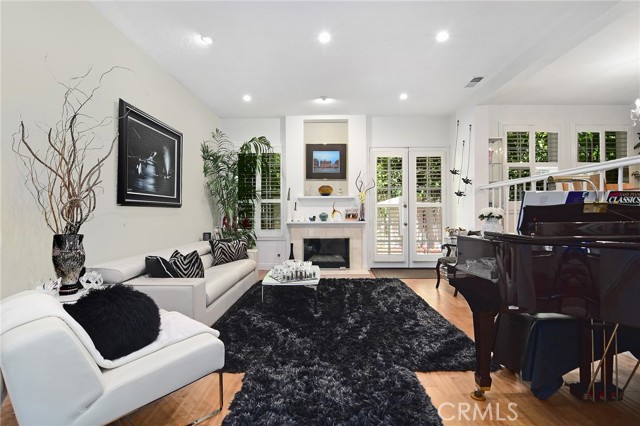 Detail Gallery Image 6 of 33 For 20950 Oxnard St #11,  Woodland Hills,  CA 91367 - 3 Beds | 2/1 Baths