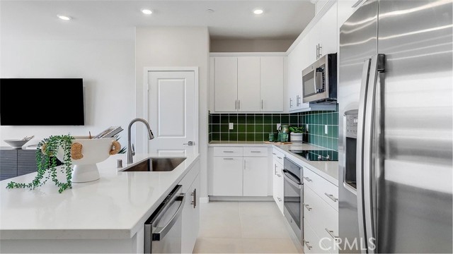 Detail Gallery Image 3 of 19 For 2577 Cloudview Privado, Ontario,  CA 91761 - 3 Beds | 2/1 Baths