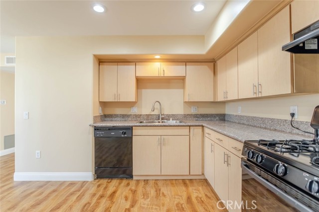 Detail Gallery Image 9 of 18 For 1466 Tamarind Ave #304,  Los Angeles,  CA 90028 - 2 Beds | 2 Baths