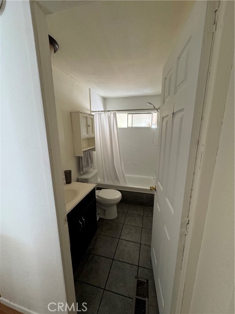 Detail Gallery Image 9 of 14 For 17225 Valley #10,  Fontana,  CA 92335 - 3 Beds | 2 Baths