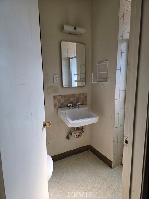 10243 Fremont Avenue, Montclair CA: https://media.crmls.org/medias/bb176fe7-6c2f-4de8-a789-9a126ec6e639.jpg