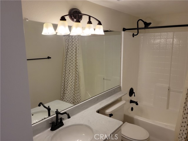 Detail Gallery Image 22 of 37 For 682 Azure Ln #1,  Corona,  CA 92879 - 3 Beds | 2 Baths