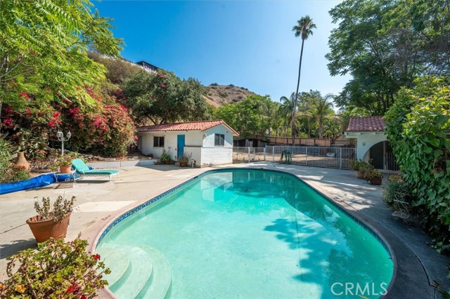 Detail Gallery Image 1 of 32 For 9953 La Tuna Canyon Rd, Sun Valley,  CA 91352 - 3 Beds | 2 Baths