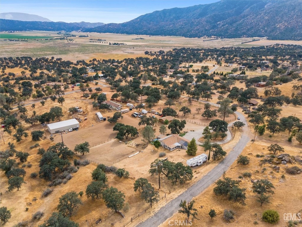 https://media.crmls.org/medias/bb191adc-0e92-471c-b538-563915793b17.jpg?preset=X-Large