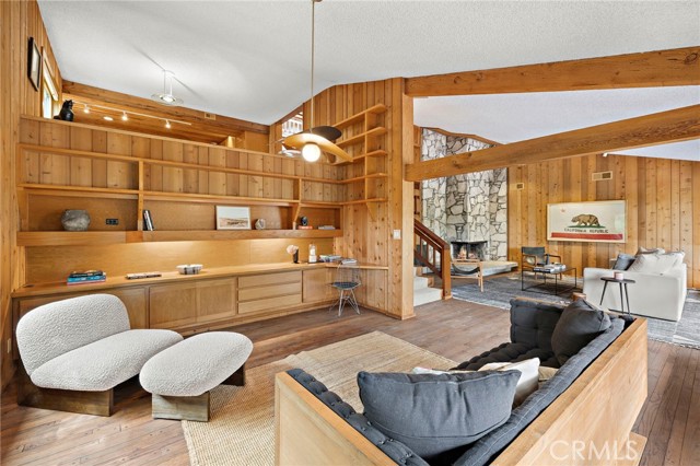 1304 Morningside Drive, Laguna Beach CA: https://media.crmls.org/medias/bb19fffe-026d-43ee-824a-fcd38ba70d11.jpg