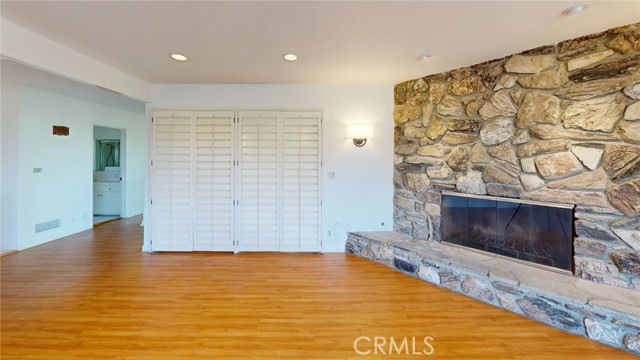 Image 7 of 28 For 5338 Waldo Place