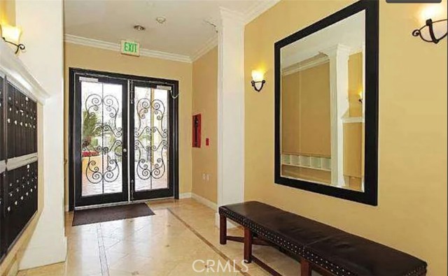 Detail Gallery Image 13 of 14 For 143 N Arnaz #204,  Beverly Hills,  CA 90211 - 2 Beds | 2/1 Baths