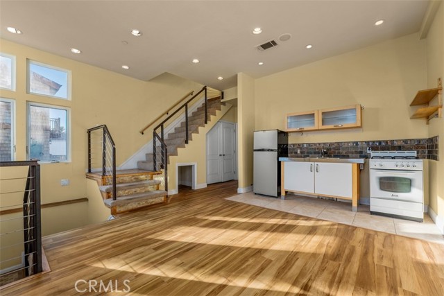 55 B Surfside Avenue, Surfside CA: https://media.crmls.org/medias/bb1a5ba8-8c9f-4594-abee-0f8f376ea750.jpg