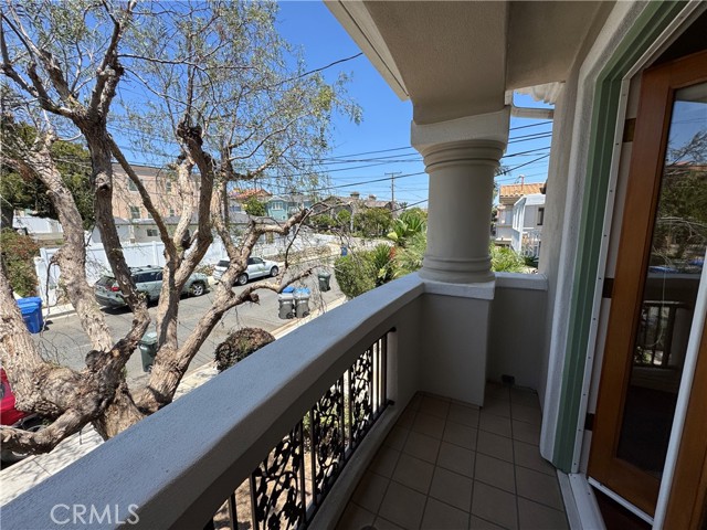 Detail Gallery Image 24 of 26 For 2118 Clark Ln a,  Redondo Beach,  CA 90278 - 4 Beds | 3/1 Baths