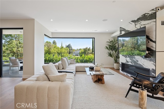 Detail Gallery Image 15 of 65 For 22268 Avenue San Luis, Woodland Hills,  CA 91364 - 5 Beds | 5/1 Baths