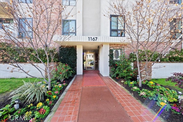 Detail Gallery Image 4 of 52 For 1167 Roxbury Dr #103,  Los Angeles,  CA 90035 - 2 Beds | 4/1 Baths