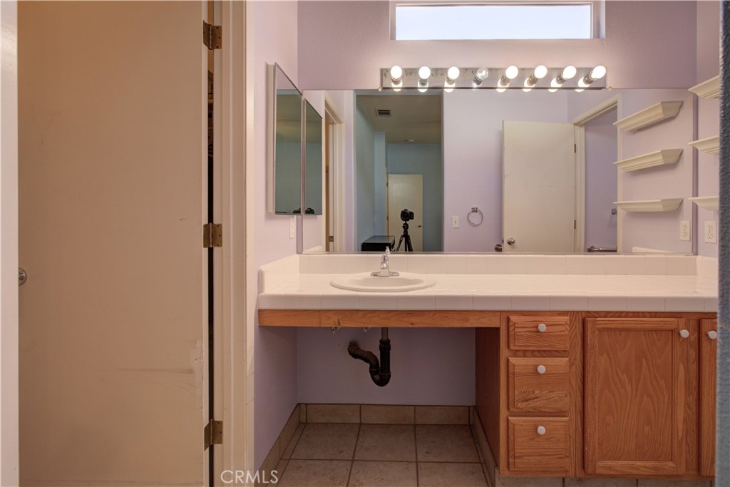 https://media.crmls.org/medias/bb1c7f17-dcea-4e4a-8871-29895a4ed917.jpg?preset=X-Large