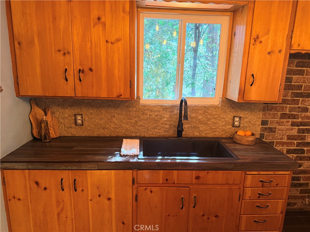 https://media.crmls.org/medias/bb1cf816-9725-45ab-81a0-759e3a88e199.jpg?preset=X-Large