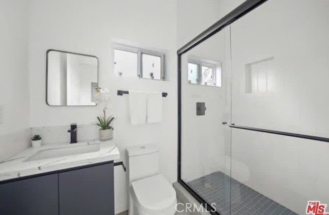 Detail Gallery Image 15 of 17 For 4537 W 16th #1/2,  Los Angeles,  CA 90019 - 3 Beds | 2 Baths