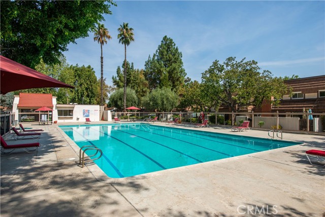 10171 Valley Circle Boulevard, Chatsworth CA: https://media.crmls.org/medias/bb1dab7e-c39f-458b-bc65-75130c551b09.jpg