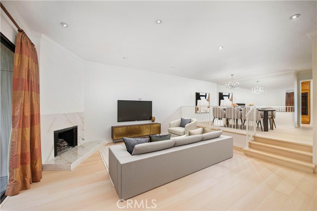 5711 Owensmouth Avenue, Woodland Hills CA: https://media.crmls.org/medias/bb1e1dfd-529c-4569-ab0e-d70137253700.jpg