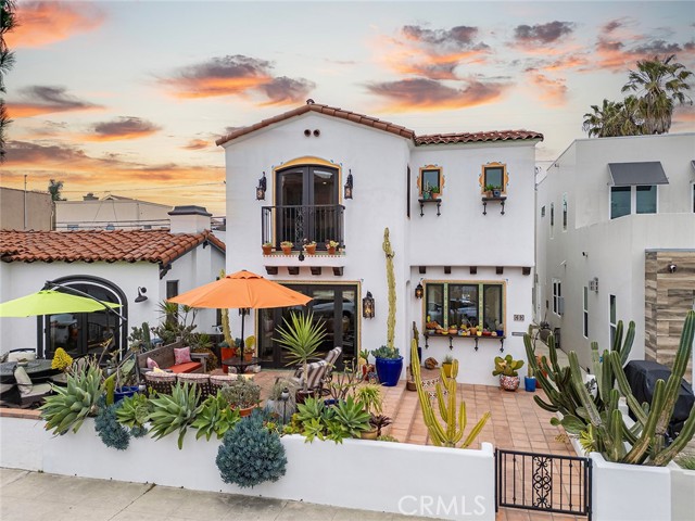 69 Santa Ana Avenue, Long Beach CA: https://media.crmls.org/medias/bb1e24e8-849e-4d62-aa97-6d12f1dd00b3.jpg