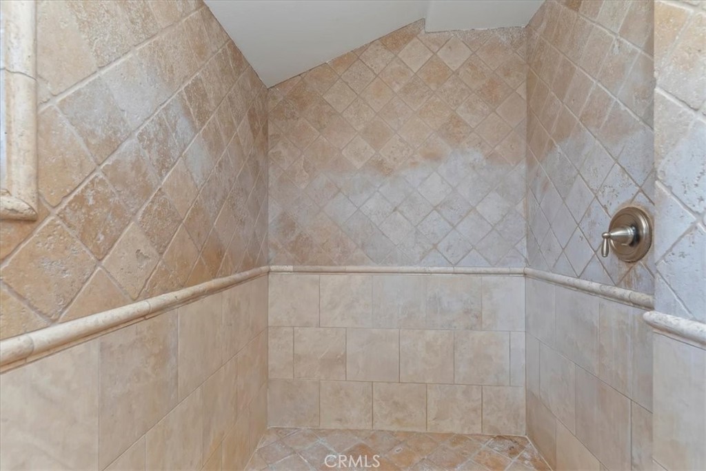 https://media.crmls.org/medias/bb1f05e1-40a9-4cf2-a9d8-54659b5fcf6c.jpg?preset=X-Large