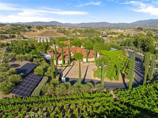 33260 Susan Grace Court, Temecula CA: https://media.crmls.org/medias/bb201b2b-817c-4eef-8dcd-644c09a1f987.jpg