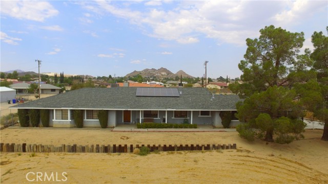 Detail Gallery Image 1 of 25 For 18828 Corwin Rd, Apple Valley,  CA 92307 - 4 Beds | 3/1 Baths