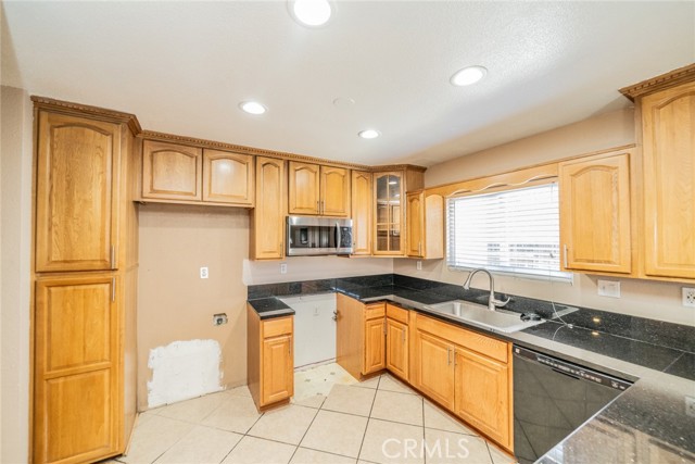 Detail Gallery Image 10 of 38 For 15060 Manzanita Dr, Fontana,  CA 92335 - 3 Beds | 2 Baths
