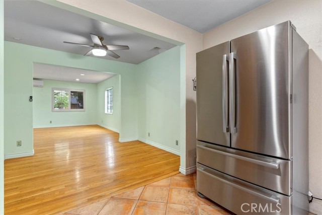 Detail Gallery Image 2 of 12 For 5847 Texhoma Ave, Encino,  CA 91316 - 3 Beds | 2 Baths