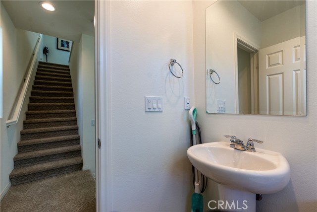 Detail Gallery Image 21 of 38 For 2118 Lacy Crossing Dr, Santa Ana,  CA 92701 - 4 Beds | 3/1 Baths